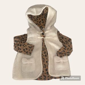 Fluffy white girls vest 2T with matching shirt.